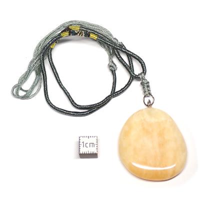 Calcite Orange avec cordon - pendentif pierre plate