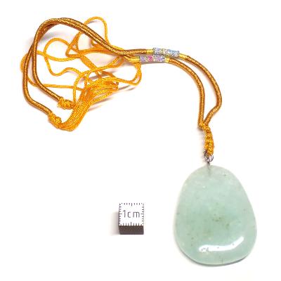 Prehnite avec cordon - pendentif pierre plate