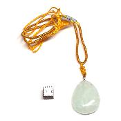 Prehnite avec cordon - pendentif pierre plate