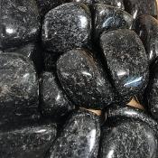 Nuumite - pierre roulée