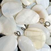 Opale Blanche - pendentif mini pierre plate